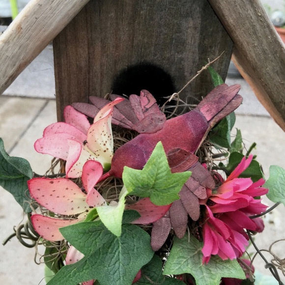***SOLD*** Driftwood Birdhouse Late Summer Burgundy Reds Floral Arrangement - Picture 3 of 9
